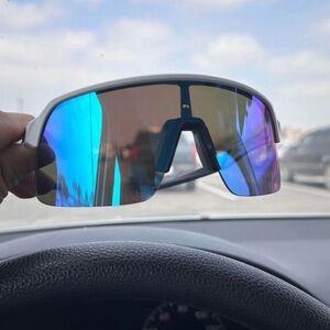 Hardly worn glasses are in great condition